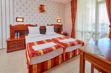 Апартаменты с 1 спальней (для 2 взрослых и 2 детей) в Отеле Karolina Hotel